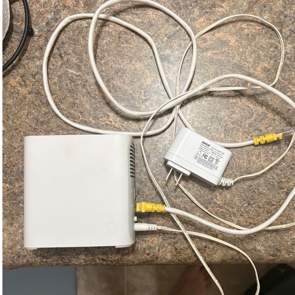 AT&T Smart Wi-Fi Extender Air 4921 WFEXT4921-41 White Mesh Booster with Cables